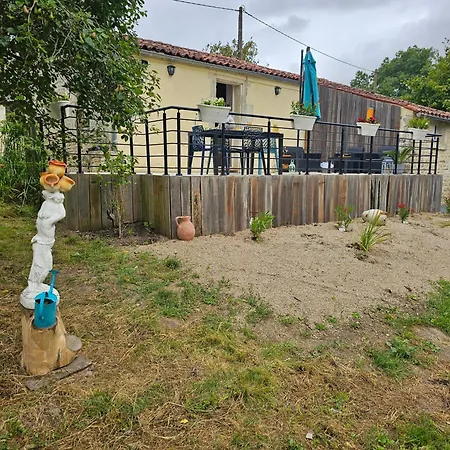 Дом отдыха De Charme, Terrasse, Climatisation, 15 Minutes De Rochefort